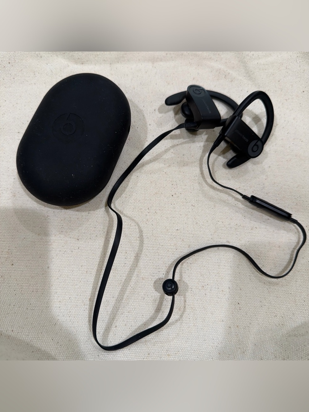 Beats Powerbeats Wireless Earbuds in Black Beats by Dr. Dre Powerbeats Black Cas